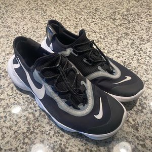 Men’s Nike Free Type 5.0. Customized. Black / White. Size: 10.5